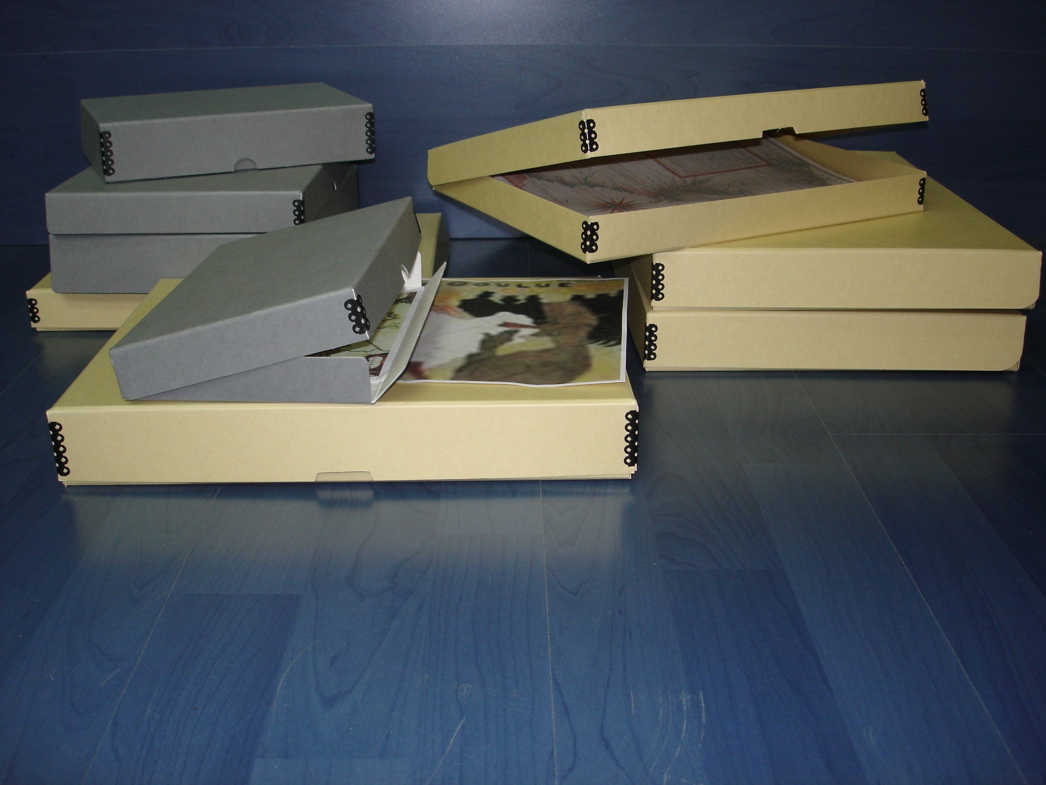 Cajas planas frente abatible